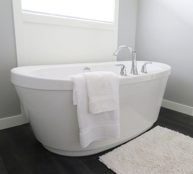 Four-Different-Styles-of-Walk-In-Tub-Installations