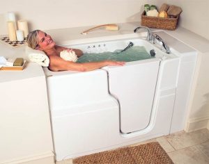 woman-bathing-in-walk-in-tub